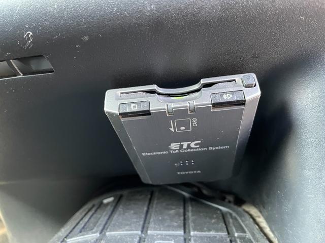 ハイエースバン 　プライバシーガラス／１２Ｖ電源ソケット／純正フロアマット／フルセグ／ＥＴＣ／ナビ／バックカメラ（26枚目）