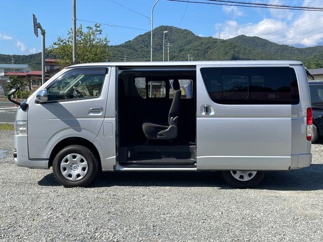 ハイエースバン 　ナビ／ＥＴＣ／バックカメラ／ドラレコ／フロントフォグランプ／Ｂｌｕｅｔｏｏｔｈ／運転席エアバック／ＡＢＳ／盗難防止装置／エアコン・クーラー／パワステ／両側スライドドア／ＣＤ／ＤＶＤ／４ＷＤ（5枚目）