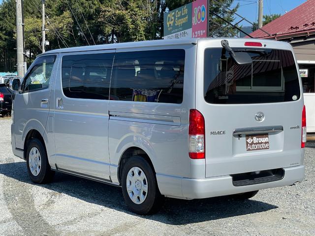 ハイエースバン 　ナビ／ＥＴＣ／バックカメラ／ドラレコ／フロントフォグランプ／Ｂｌｕｅｔｏｏｔｈ／運転席エアバック／ＡＢＳ／盗難防止装置／エアコン・クーラー／パワステ／両側スライドドア／ＣＤ／ＤＶＤ／４ＷＤ（8枚目）
