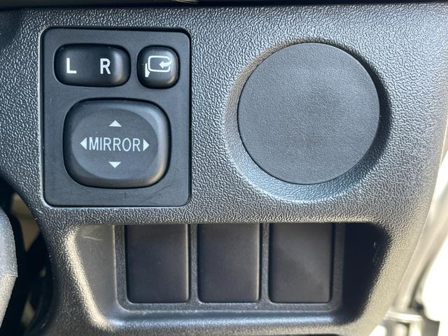 ハイエースバン 　ナビ／ＥＴＣ／バックカメラ／ドラレコ／フロントフォグランプ／Ｂｌｕｅｔｏｏｔｈ／運転席エアバック／ＡＢＳ／盗難防止装置／エアコン・クーラー／パワステ／両側スライドドア／ＣＤ／ＤＶＤ／４ＷＤ（27枚目）