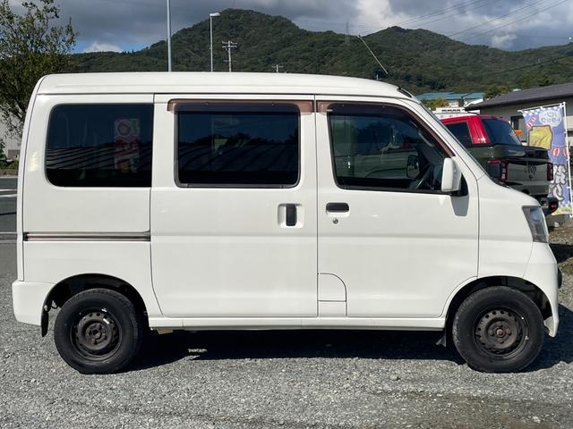 ハイゼットカーゴ 　１Ｄオーディオ／フロントフォグ／リヤヒーター／４ＷＤ／運転席・助手席エアバック／ＡＢＳ／エアコン・クーラー／パワステ／パワーウィンドウ／キーレス／両側スライドドア／ＣＤ（7枚目）