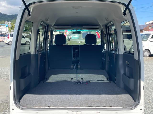 ハイゼットカーゴ 　１Ｄオーディオ／フロントフォグ／リヤヒーター／４ＷＤ／運転席・助手席エアバック／ＡＢＳ／エアコン・クーラー／パワステ／パワーウィンドウ／キーレス／両側スライドドア／ＣＤ（12枚目）
