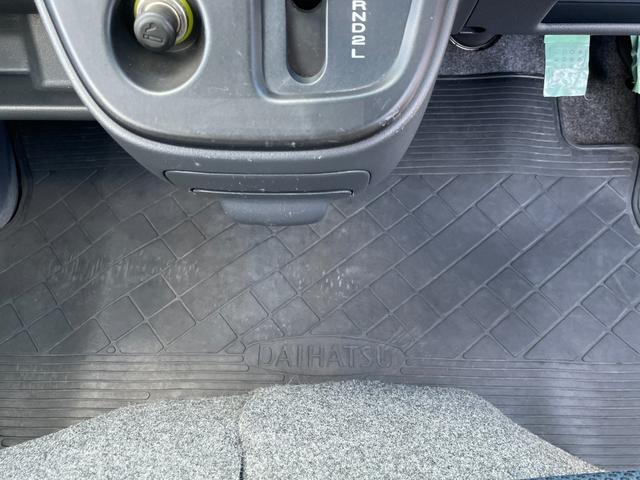 ハイゼットカーゴ 　１Ｄオーディオ／フロントフォグ／リヤヒーター／４ＷＤ／運転席・助手席エアバック／ＡＢＳ／エアコン・クーラー／パワステ／パワーウィンドウ／キーレス／両側スライドドア／ＣＤ（28枚目）