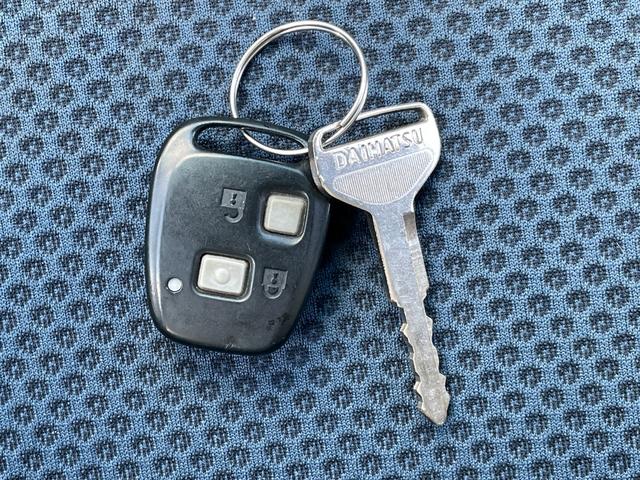ハイゼットカーゴ 　１Ｄオーディオ／フロントフォグ／リヤヒーター／４ＷＤ／運転席・助手席エアバック／ＡＢＳ／エアコン・クーラー／パワステ／パワーウィンドウ／キーレス／両側スライドドア／ＣＤ（33枚目）