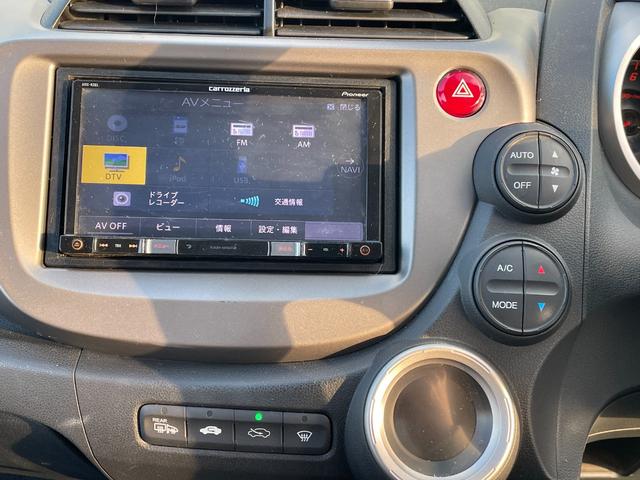 フィット  中古冬タイヤ付き/純正フロアマット/運転席・助手席エアバック/ABS/盗難防止システム/頸部衝突緩和ヘッドレス/エアコン/パワステ/パワーウインドウ/CD/DVD/キーレス(18枚目)