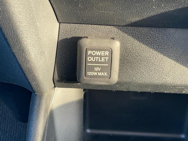 フィット  中古冬タイヤ付き/純正フロアマット/運転席・助手席エアバック/ABS/盗難防止システム/頸部衝突緩和ヘッドレス/エアコン/パワステ/パワーウインドウ/CD/DVD/キーレス(23枚目)