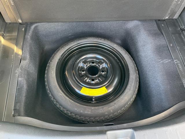 フィット  中古冬タイヤ付き/純正フロアマット/運転席・助手席エアバック/ABS/盗難防止システム/頸部衝突緩和ヘッドレス/エアコン/パワステ/パワーウインドウ/CD/DVD/キーレス(30枚目)