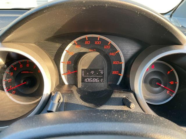 フィット  中古冬タイヤ付き/純正フロアマット/運転席・助手席エアバック/ABS/盗難防止システム/頸部衝突緩和ヘッドレス/エアコン/パワステ/パワーウインドウ/CD/DVD/キーレス(35枚目)