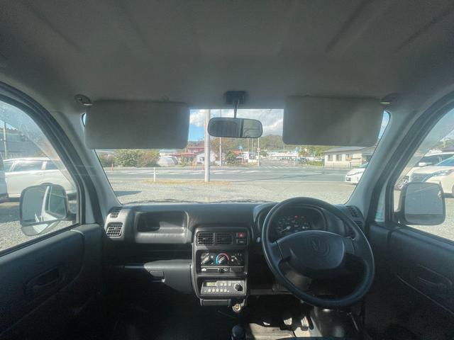 アクティトラック  AM/FM/5速マニュアル車/作業灯/運転席エアバック/エアコン・クーラー/パワステ/4WD(11枚目)