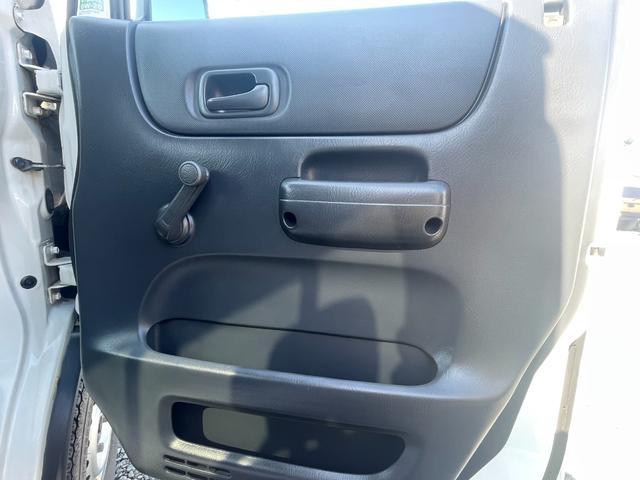 アクティトラック  AM/FM/5速マニュアル車/作業灯/運転席エアバック/エアコン・クーラー/パワステ/4WD(18枚目)
