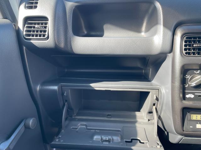 アクティトラック  AM/FM/5速マニュアル車/作業灯/運転席エアバック/エアコン・クーラー/パワステ/4WD(21枚目)