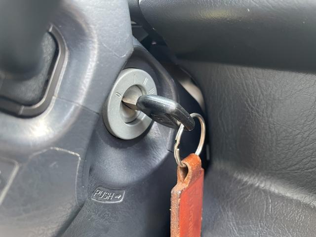 アクティトラック  AM/FM/5速マニュアル車/作業灯/運転席エアバック/エアコン・クーラー/パワステ/4WD(27枚目)