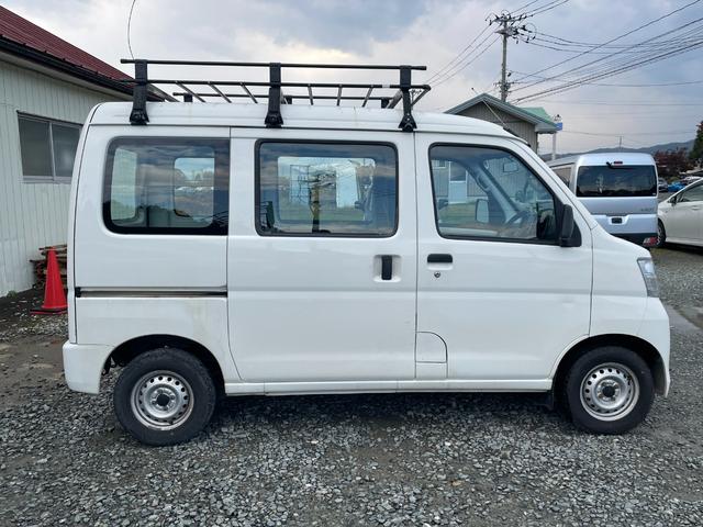 ハイゼットカーゴ キャリアルーフ付/リアヒーター/MT車/運転席エアバッグ/助手席エアバック/エアコン/クーラー/パワステ/両側スライドドア/4WD(6枚目)