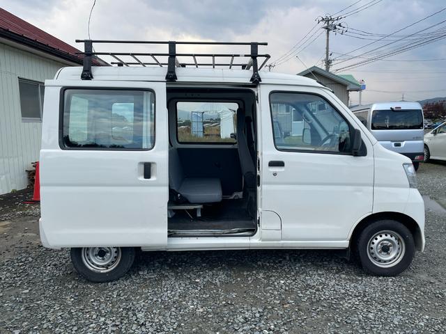 ハイゼットカーゴ キャリアルーフ付/リアヒーター/MT車/運転席エアバッグ/助手席エアバック/エアコン/クーラー/パワステ/両側スライドドア/4WD(7枚目)