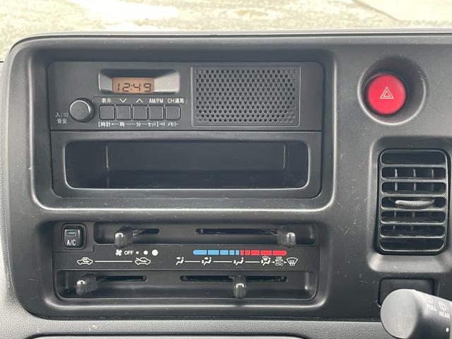 ハイゼットカーゴ キャリアルーフ付/リアヒーター/MT車/運転席エアバッグ/助手席エアバック/エアコン/クーラー/パワステ/両側スライドドア/4WD(18枚目)