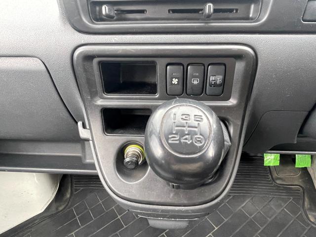 ハイゼットカーゴ キャリアルーフ付/リアヒーター/MT車/運転席エアバッグ/助手席エアバック/エアコン/クーラー/パワステ/両側スライドドア/4WD(19枚目)