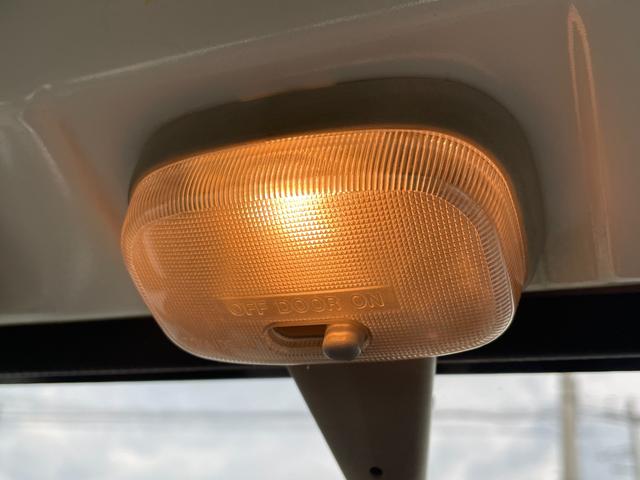 ハイゼットカーゴ キャリアルーフ付/リアヒーター/MT車/運転席エアバッグ/助手席エアバック/エアコン/クーラー/パワステ/両側スライドドア/4WD(21枚目)