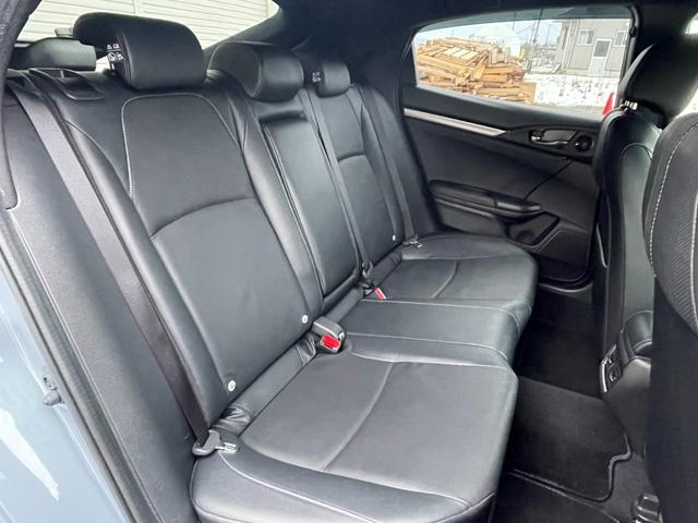 シビック 　ＬＥＤヘッドライト／フロントフォグランプ／ＥＴＣ／バックカメラ／シートヒーター／クルーズコントロール／サンルーフ／電動シート／ホンダセンシング（12枚目）