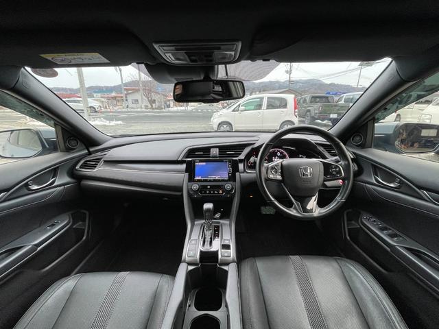 シビック 　ＬＥＤヘッドライト／フロントフォグランプ／ＥＴＣ／バックカメラ／シートヒーター／クルーズコントロール／サンルーフ／電動シート／ホンダセンシング（15枚目）