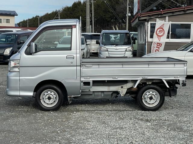 ピクシストラック 　パワステ／エアコン・クーラー／パワーウィンドウ／４ＷＤ切替スイッチ／作業灯付き／ジャッキ・工具あり／５ＭＴ（4枚目）