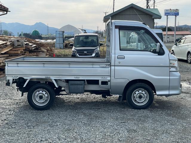 ピクシストラック 　パワステ／エアコン・クーラー／パワーウィンドウ／４ＷＤ切替スイッチ／作業灯付き／ジャッキ・工具あり／５ＭＴ（5枚目）