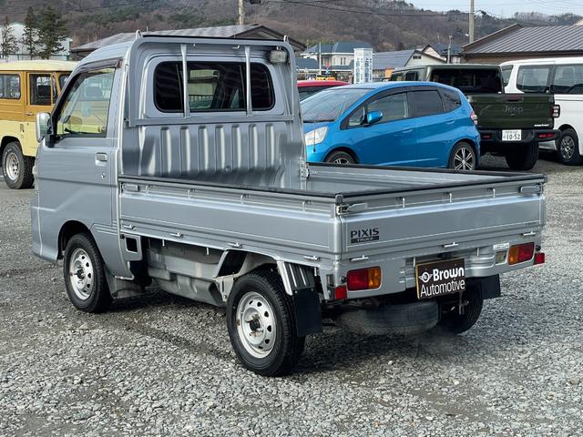 ピクシストラック 　パワステ／エアコン・クーラー／パワーウィンドウ／４ＷＤ切替スイッチ／作業灯付き／ジャッキ・工具あり／５ＭＴ（6枚目）