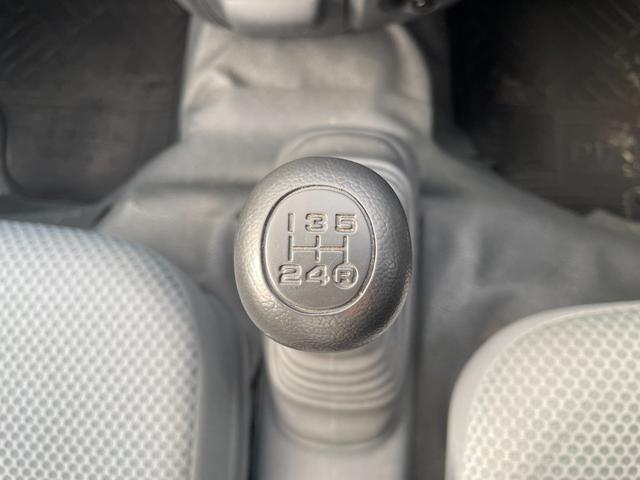 ピクシストラック 　パワステ／エアコン・クーラー／パワーウィンドウ／４ＷＤ切替スイッチ／作業灯付き／ジャッキ・工具あり／５ＭＴ（16枚目）