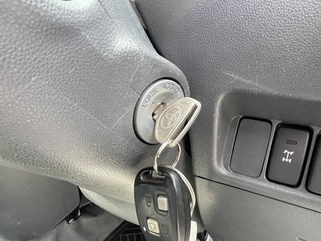 ピクシストラック 　パワステ／エアコン・クーラー／パワーウィンドウ／４ＷＤ切替スイッチ／作業灯付き／ジャッキ・工具あり／５ＭＴ（17枚目）