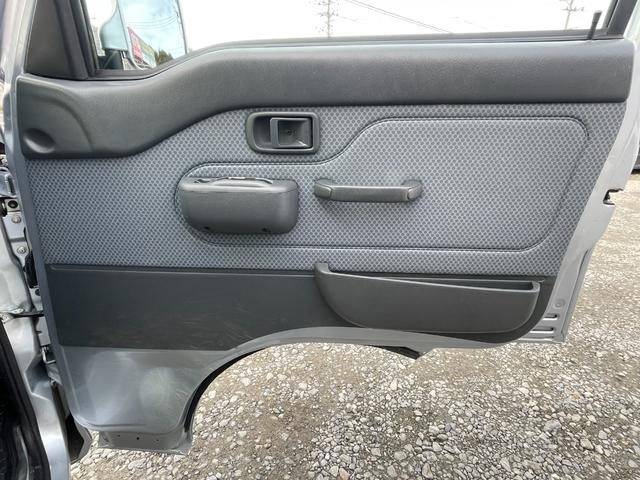 ピクシストラック 　パワステ／エアコン・クーラー／パワーウィンドウ／４ＷＤ切替スイッチ／作業灯付き／ジャッキ・工具あり／５ＭＴ（18枚目）