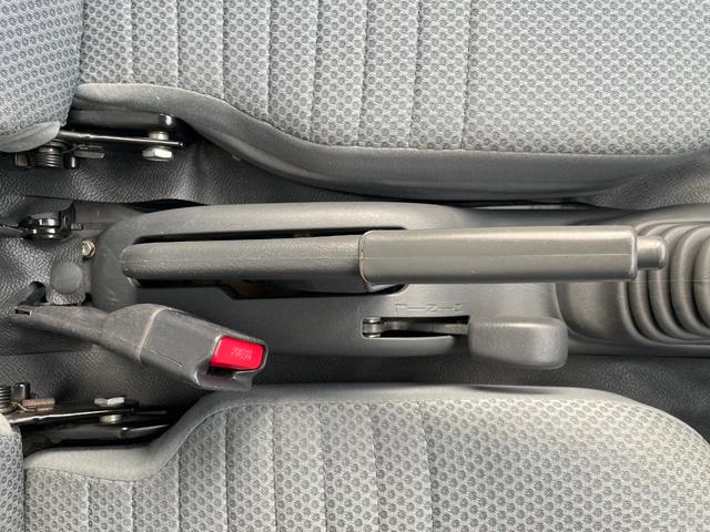 ピクシストラック 　パワステ／エアコン・クーラー／パワーウィンドウ／４ＷＤ切替スイッチ／作業灯付き／ジャッキ・工具あり／５ＭＴ（23枚目）