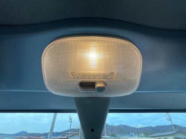 ピクシストラック 　パワステ／エアコン・クーラー／パワーウィンドウ／４ＷＤ切替スイッチ／作業灯付き／ジャッキ・工具あり／５ＭＴ（33枚目）