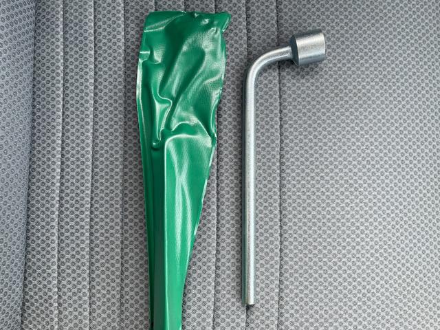 ピクシストラック 　パワステ／エアコン・クーラー／パワーウィンドウ／４ＷＤ切替スイッチ／作業灯付き／ジャッキ・工具あり／５ＭＴ（36枚目）