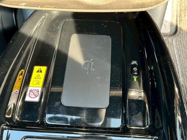 プリウスＰＨＶ Ａナビパッケージ【禁煙車】【後期型】【寒冷地仕様】　【充電ケーブル完備】【パノラミックモニター／１１．６型ディスプレイオーディオ／フルセグ＆ＴＶキット】【置くだけ充電】【衝突軽減＆車線逸脱＆駐車支援】【電動シート＆ステア／シートヒーター】【前後ドラレコ（17枚目）