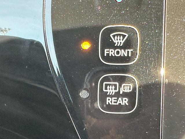 プリウスＰＨＶ Ａナビパッケージ【禁煙車】【後期型】【寒冷地仕様】　【充電ケーブル完備】【パノラミックモニター／１１．６型ディスプレイオーディオ／フルセグ＆ＴＶキット】【置くだけ充電】【衝突軽減＆車線逸脱＆駐車支援】【電動シート＆ステア／シートヒーター】【前後ドラレコ（18枚目）