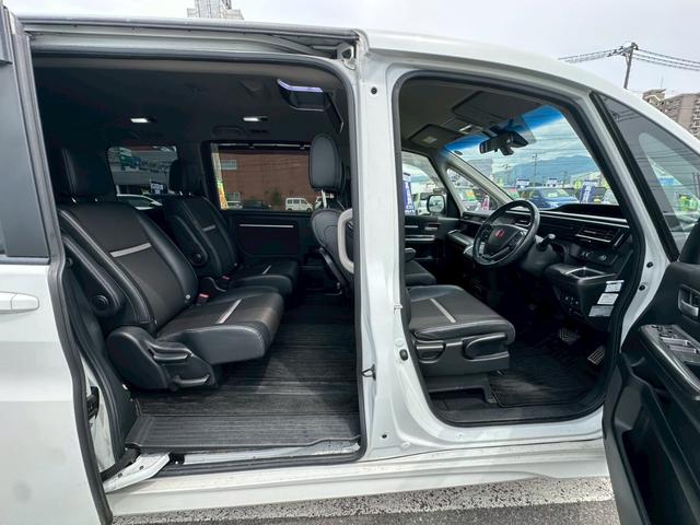 ステップワゴンスパーダ スパーダ・クールスピリット　ホンダセンシング【４ＷＤ】　【両側電動スライドドア＆フリップダウンモニター】【純正９インチフルセグナビ＆全方位カメラ＆Ｂｌｕｅｔｏｏｔｈ＆ＣＤ／ＤＶＤ再生】【ドラレコ＆ＥＴＣ】【ＬＥＤヘッドライト＆フォグライト】【純正エンスタ】（42枚目）