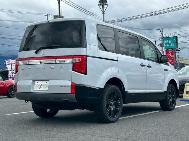 デリカＤ：５ シャモニー登録済未使用車【軽油ターボ４ＷＤ】オートステップ　両側電動スライドドア　電動リアゲート　フロント両席シートヒーター　ステアリングヒーター　ブラインドスポットモニター　電動ハーフレザーシート　衝突被害軽減装置　レーンアシスト　オートハイビーム（3枚目）