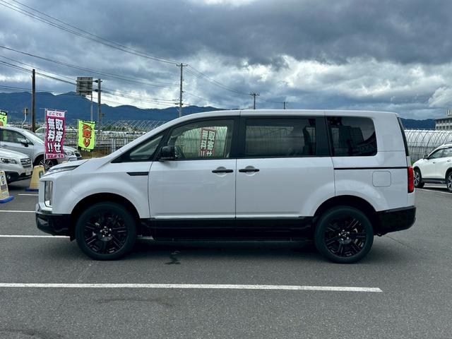 デリカＤ：５ シャモニー登録済未使用車【軽油ターボ４ＷＤ】オートステップ　両側電動スライドドア　電動リアゲート　フロント両席シートヒーター　ステアリングヒーター　ブラインドスポットモニター　電動ハーフレザーシート　衝突被害軽減装置　レーンアシスト　オートハイビーム（40枚目）