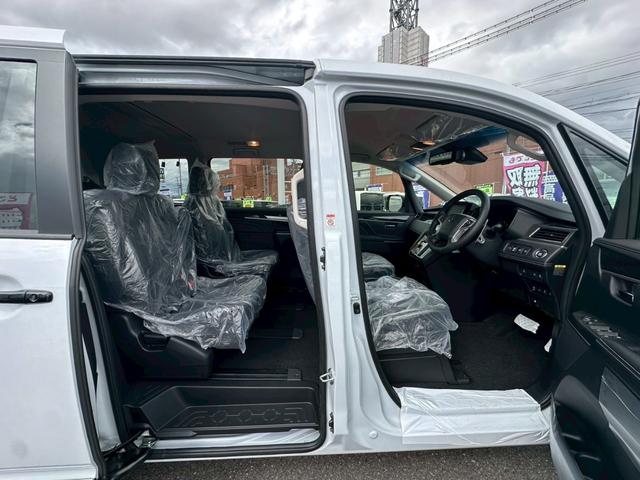 デリカＤ：５ シャモニー登録済未使用車【軽油ターボ４ＷＤ】オートステップ　両側電動スライドドア　電動リアゲート　フロント両席シートヒーター　ステアリングヒーター　ブラインドスポットモニター　電動ハーフレザーシート　衝突被害軽減装置　レーンアシスト　オートハイビーム（43枚目）