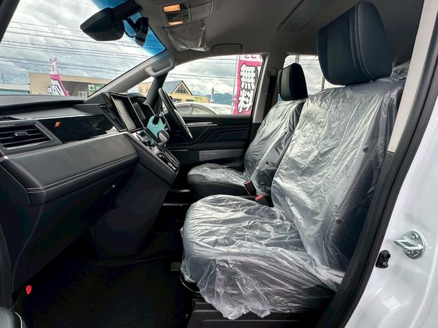 デリカＤ：５ シャモニー登録済未使用車【軽油ターボ４ＷＤ】オートステップ　両側電動スライドドア　電動リアゲート　フロント両席シートヒーター　ステアリングヒーター　ブラインドスポットモニター　電動ハーフレザーシート　衝突被害軽減装置　レーンアシスト　オートハイビーム（45枚目）