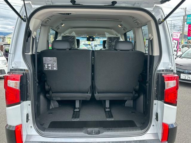 デリカＤ：５ シャモニー登録済未使用車【軽油ターボ４ＷＤ】オートステップ　両側電動スライドドア　電動リアゲート　フロント両席シートヒーター　ステアリングヒーター　ブラインドスポットモニター　電動ハーフレザーシート　衝突被害軽減装置　レーンアシスト　オートハイビーム（50枚目）
