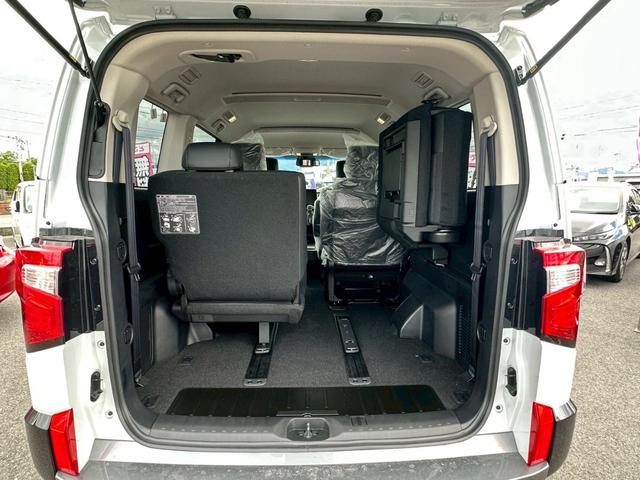 デリカＤ：５ シャモニー登録済未使用車【軽油ターボ４ＷＤ】オートステップ　両側電動スライドドア　電動リアゲート　フロント両席シートヒーター　ステアリングヒーター　ブラインドスポットモニター　電動ハーフレザーシート　衝突被害軽減装置　レーンアシスト　オートハイビーム（51枚目）