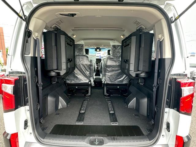 デリカＤ：５ シャモニー登録済未使用車【軽油ターボ４ＷＤ】オートステップ　両側電動スライドドア　電動リアゲート　フロント両席シートヒーター　ステアリングヒーター　ブラインドスポットモニター　電動ハーフレザーシート　衝突被害軽減装置　レーンアシスト　オートハイビーム（52枚目）