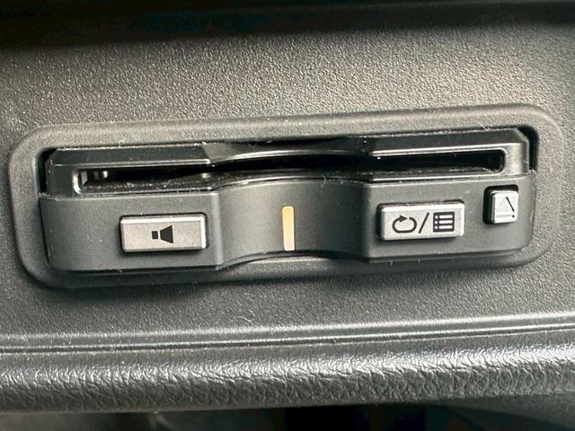 オデッセイ アブソルート・ＥＸホンダセンシング【フリップダウンモニター】　【両側電動スライドドア＆純正エアロ】【純正８インチフルセグナビ＆バックカメラ＆Ｂｌｕｅｔｏｏｔｈ＆ＣＤ／ＤＶＤ再生】【ＬＥＤヘッドライト＆フォグライト】【電動シート＆ハーフレザーシート】【ドラレコ】（32枚目）