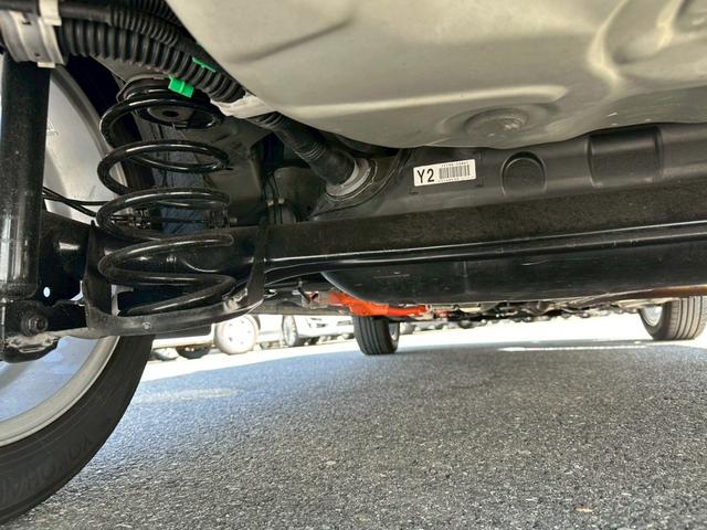 アクア クロスオーバー【法人ワンオーナー禁煙車】　【トヨタセーフティセンサー】【社外エンジンスターター】【純正ナビ＆フルセグ】【Ｂｌｕｅｔｏｏｔｈ接続＆バックカメラ】【２０２２年製夏冬タイヤ有】【ハーフレザーシート】【ビルトインＥＴＣ】（5枚目）
