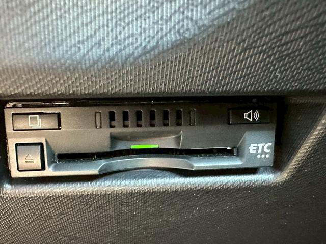 アクア クロスオーバー【法人ワンオーナー禁煙車】　【トヨタセーフティセンサー】【社外エンジンスターター】【純正ナビ＆フルセグ】【Ｂｌｕｅｔｏｏｔｈ接続＆バックカメラ】【２０２２年製夏冬タイヤ有】【ハーフレザーシート】【ビルトインＥＴＣ】（30枚目）
