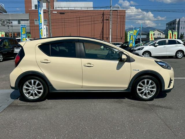 アクア クロスオーバー【法人ワンオーナー禁煙車】　【トヨタセーフティセンサー】【社外エンジンスターター】【純正ナビ＆フルセグ】【Ｂｌｕｅｔｏｏｔｈ接続＆バックカメラ】【２０２２年製夏冬タイヤ有】【ハーフレザーシート】【ビルトインＥＴＣ】（35枚目）