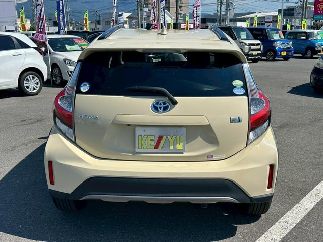 アクア クロスオーバー【法人ワンオーナー禁煙車】　【トヨタセーフティセンサー】【社外エンジンスターター】【純正ナビ＆フルセグ】【Ｂｌｕｅｔｏｏｔｈ接続＆バックカメラ】【２０２２年製夏冬タイヤ有】【ハーフレザーシート】【ビルトインＥＴＣ】（36枚目）