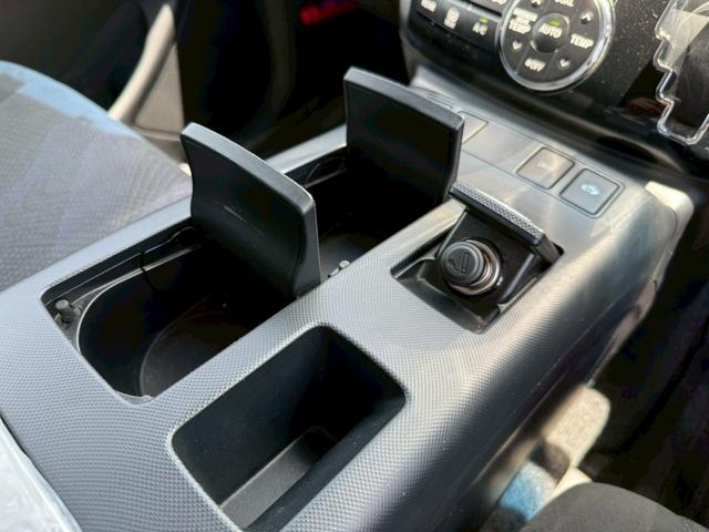 エスティマハイブリッド アエラス【４ＷＤ】【モデリスタエアロ】【】　【両側電動スライドドア＆フリップダウンモニター】【純正８インチナビ＆フルセグ＆バックカメラ＆Ｂｌｕｅｔｏｏｔｈ＆ＣＤ／ＤＶＤ再生】【２列目オットマンシート＆シートヒーター】【クルコン＆ツインエアコン】（24枚目）