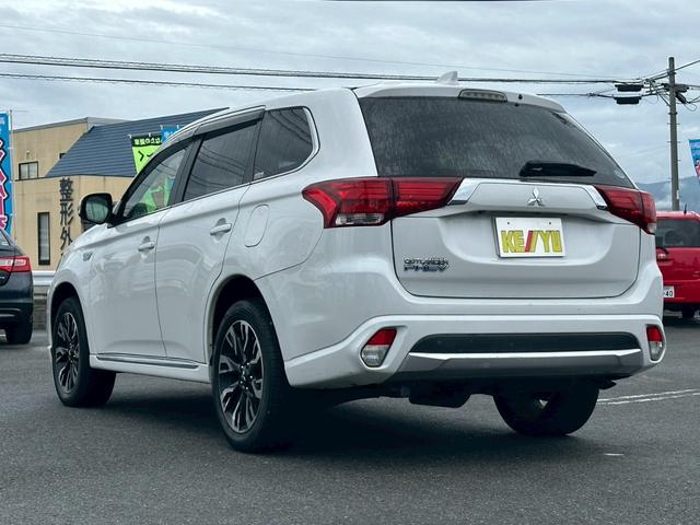 アウトランダーＰＨＥＶ Ｇプレミアムパッケージ【４ＷＤ］　【全方位カメラ】【ＣＡＲＰＬＡＹ対応】　Ｂｌｕｅｔｏｏｔｈオーディオ　バックカメラ　ＵＳＢ接続　ディスプレイオーディオ　ＬＥＤヘッドライト　フォグランプ　追従クルーズコントロール　衝突軽減システム（45枚目）