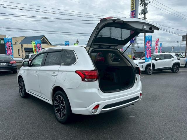 アウトランダーＰＨＥＶ Ｇプレミアムパッケージ【４ＷＤ］　【全方位カメラ】【ＣＡＲＰＬＡＹ対応】　Ｂｌｕｅｔｏｏｔｈオーディオ　バックカメラ　ＵＳＢ接続　ディスプレイオーディオ　ＬＥＤヘッドライト　フォグランプ　追従クルーズコントロール　衝突軽減システム（47枚目）